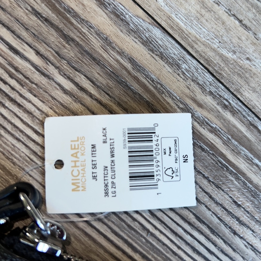 13. Michael Kors Large Zip Clutch Wrislet - Picture 4 of 8